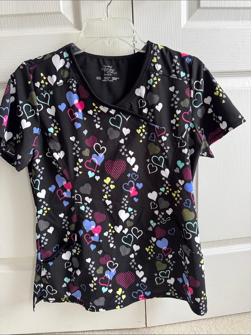 Cherokee Infinity Black Short-Sleeve Heart Print V-Neck Scrub Top